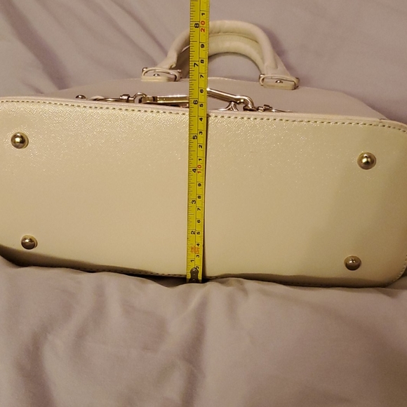 Classic Handbag - Picture 6 of 7